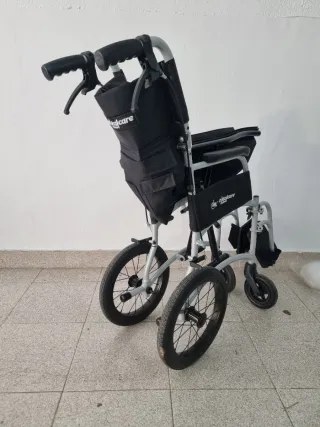 Silla de ruedas manual ligera