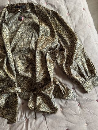Blusa cruzada leopardo