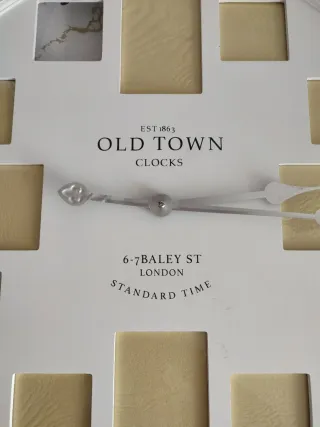 Reloj Old Town Clocks Blanco y Dorado