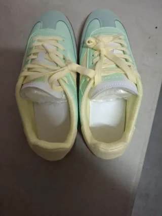 Zapatillas unisex verde y amarillo