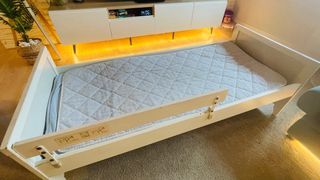 Cama infantil con colchón