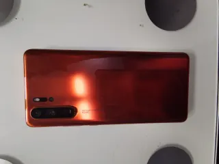 Huawei P30 Pro con funda