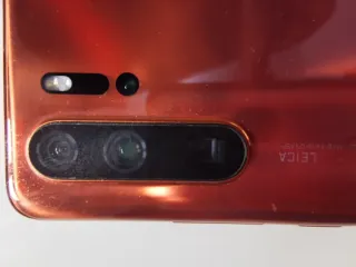 Huawei P30 Pro con funda