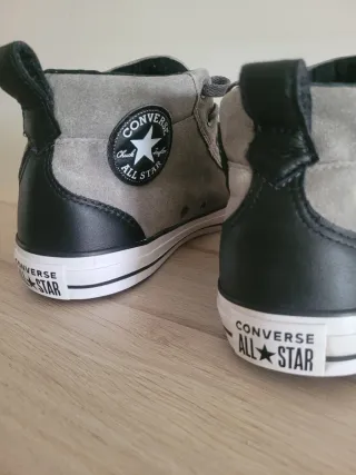 Botas Converse grises y negras