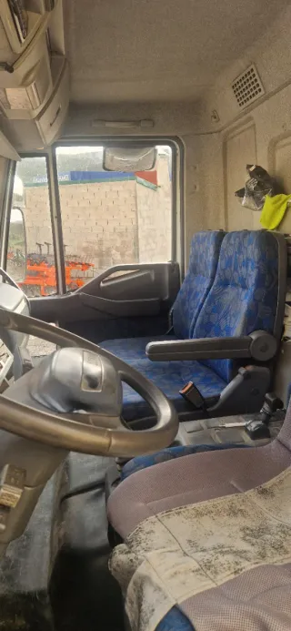 Iveco Eurocargo 180E28 Camión Grúa