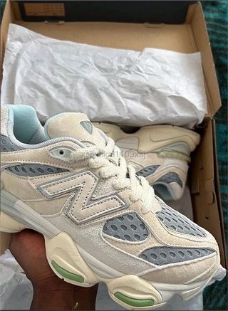 New Balance 9060 Bricks & Wood Verde/Gris Talla 40