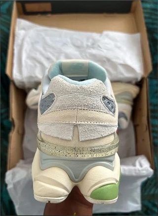 New Balance 9060 Bricks & Wood Verde/Gris Talla 40