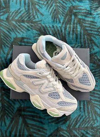 New Balance 9060 Bricks & Wood Verde/Gris Talla 40