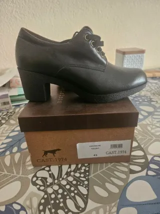 Zapatos de piel negros con cordones
