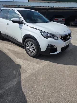Se busca comercial para compraventa de vehiculos