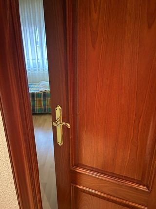 Puertas macizas de cerezo con cristal de 72 y 62cm