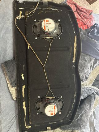 Bandeja trasera con altavoces JBL GT6-6