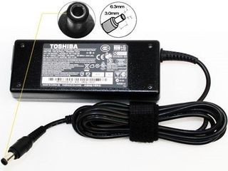 Cargador original portátil Toshiba