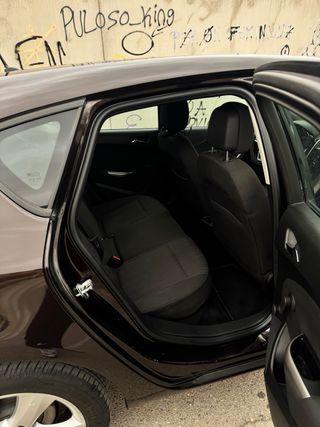 Opel Astra 2012