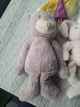 Lote peluches y muñeca