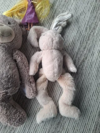 Lote peluches y muñeca