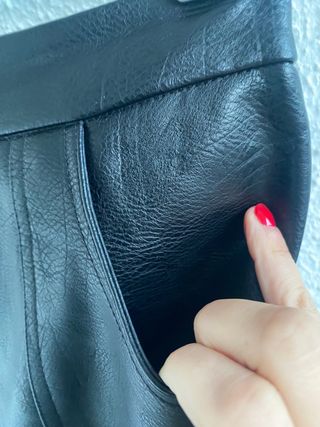 Falda cuero negra cremallera frontal