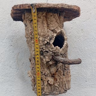 CASA DE CORCHO ARTESANAL PARA PAJAROS DE 27 CM