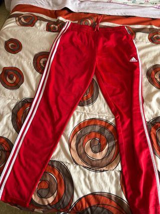 Conjunto deportivo Adidas rojo