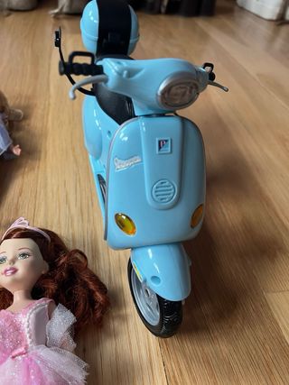 Lote Muñecas Barbie, Bratz, Moto y Ropa