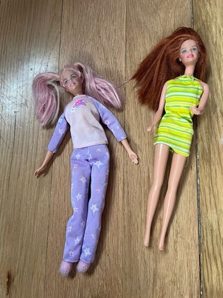 Lote Muñecas Barbie, Bratz, Moto y Ropa