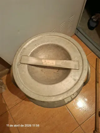 Olla de leche antigua