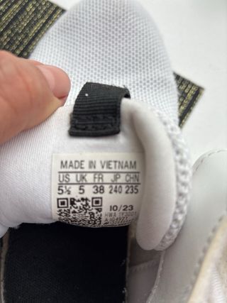 Zapatillas Skechers Negras, adidas blancas y vans