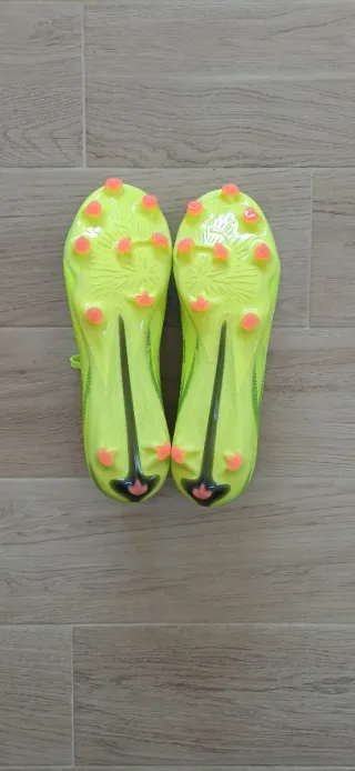 Chuteiras Puma Ultra 6 MxSG Academy