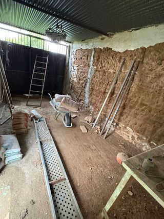 Campo Cerca de andujar con olivos y pozo