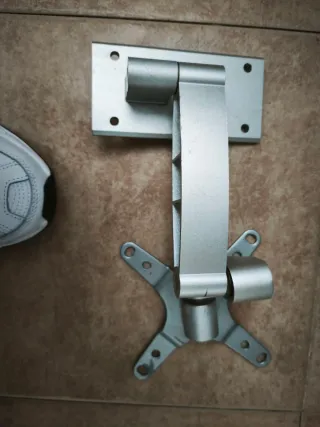 Tv Philips 23'4 pulgadas con patas, soporte pared