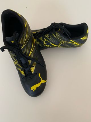 Botas de tacos Puma negras y amarillas T38