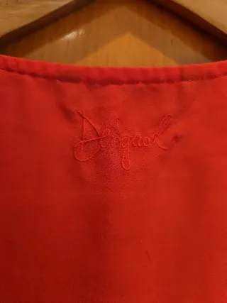 Camiseta Desigual sin mangas con volantes