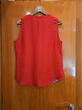 Camiseta Desigual sin mangas con volantes