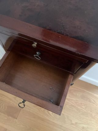 Mueble Auxiliar con Espejo