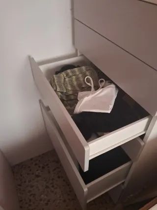 Cómoda Platsa de ikea gris y Blanca