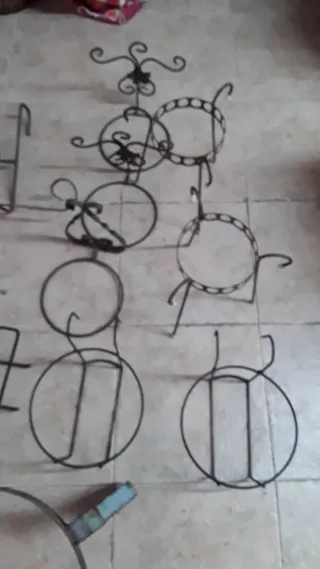 Mesa forja antigua y 2 maceteros