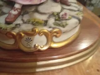 Figura Capodimonte Grande Mujer y Niño con Uvas