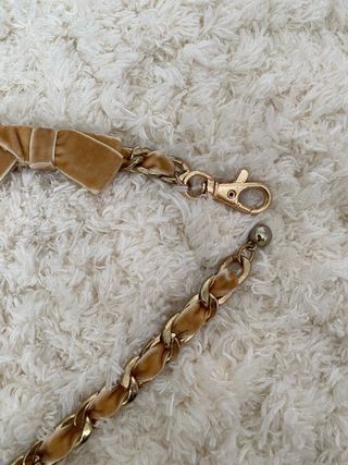 Cinturón cadena con lazo beige y dorado