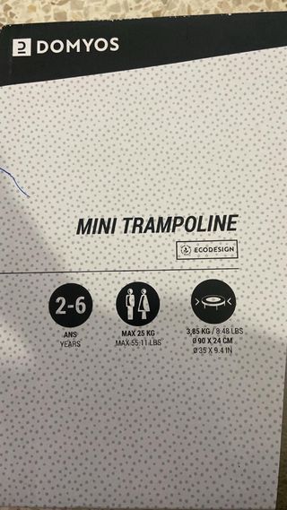 Cama elástica infantil con diseño divertido