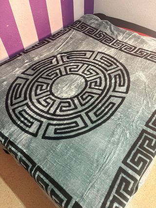 Manta Versace Gris y Negra