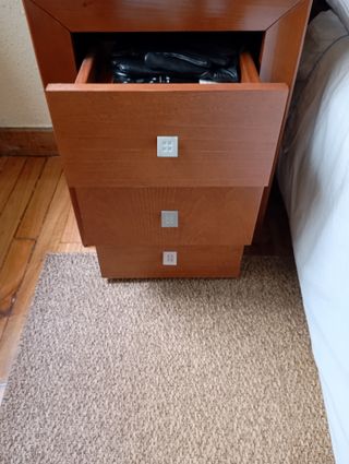 Oportunidad .Cabecero y 2 mesitas de noche madera
