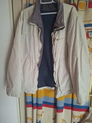 Cazadora blanca y gris