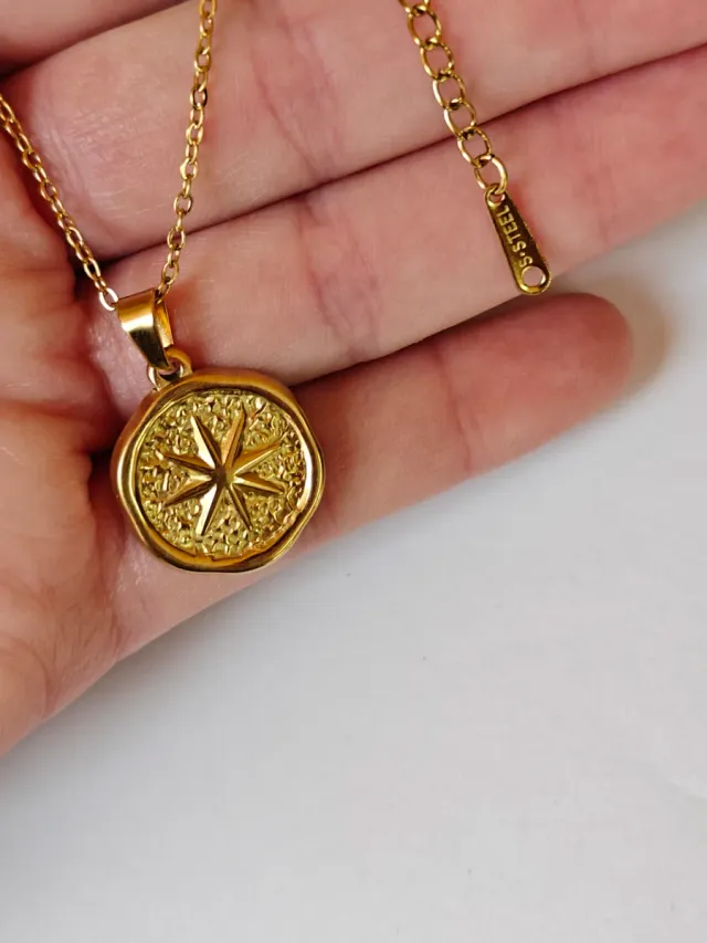 Collar de acero Estrella del Norte Dorado