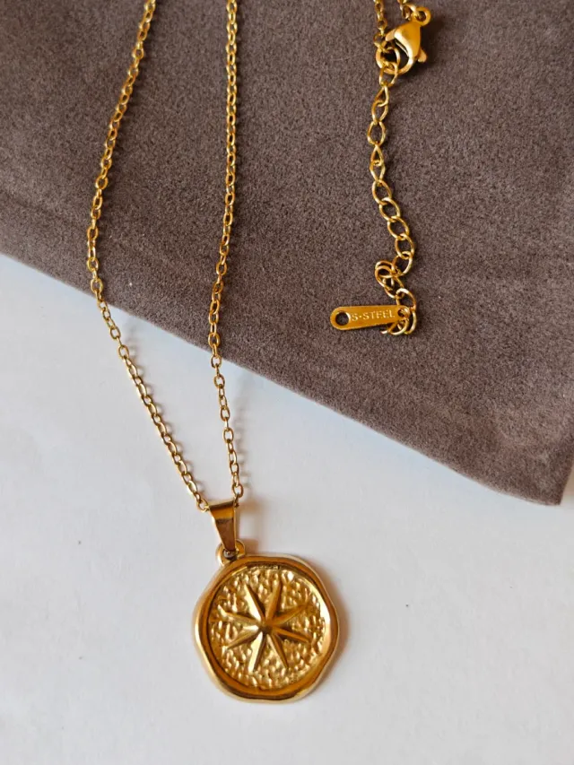 Collar de acero Estrella del Norte Dorado
