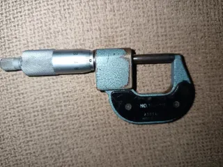 Micrómetro Mitutoyo 0-25mm leer
