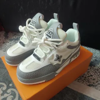 Zapatos Louis Vuitton Skate Grises y Blancos