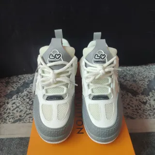 Zapatos Louis Vuitton Skate Grises y Blancos