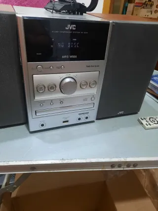 Radio JVC UX-G39 con altavoces y mando