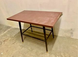 Mesa auxiliar vintage mid century con revistero