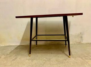 Mesa auxiliar vintage mid century con revistero